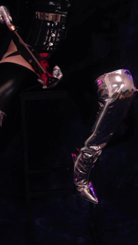 Fur femdom POV in French: Chastity and strap-on