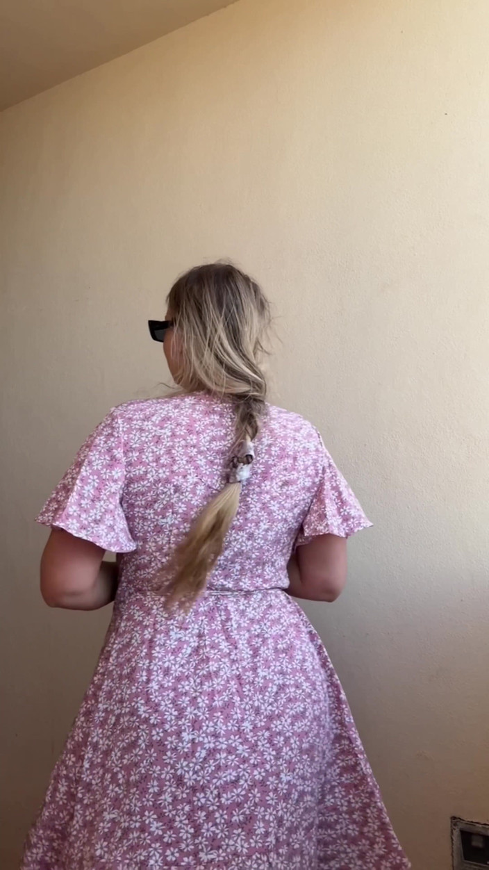 Emma Voyeur: Meisje geen slipje toont poesje en tieten openbare compilatie