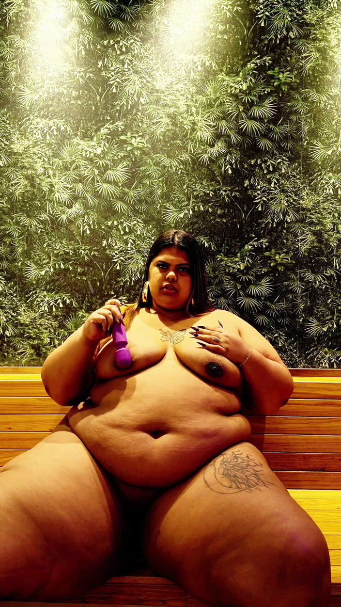 Bom bom bbw: Come Play with the Biggest BBW