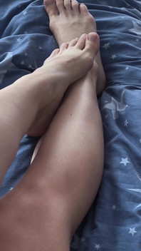 Will You Guess - Is It Fenek's or Manul's Feet?