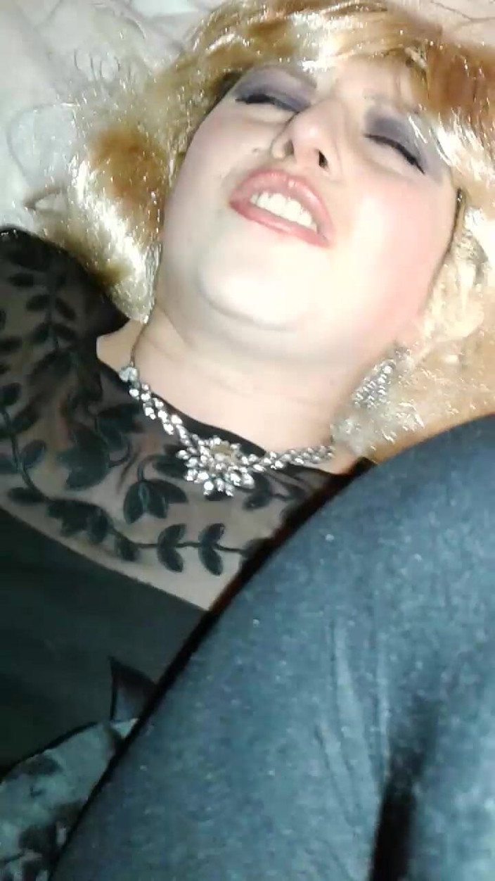 Mike Vonberg: Ich ließ meine Hure im Laden ihre Muschi zeigen, damit...