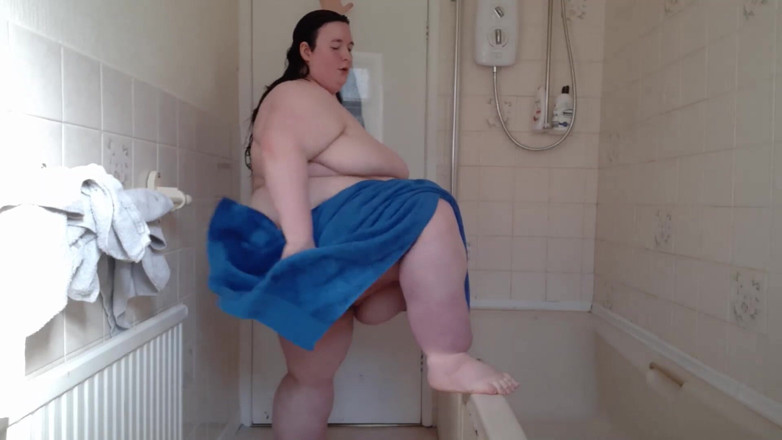 SSBBWLadyBrads: BBW SSBBW dries body after shower towel dry