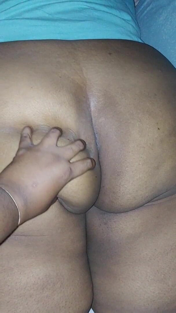 SSBBWQT: Ebony BBW shakes big ass