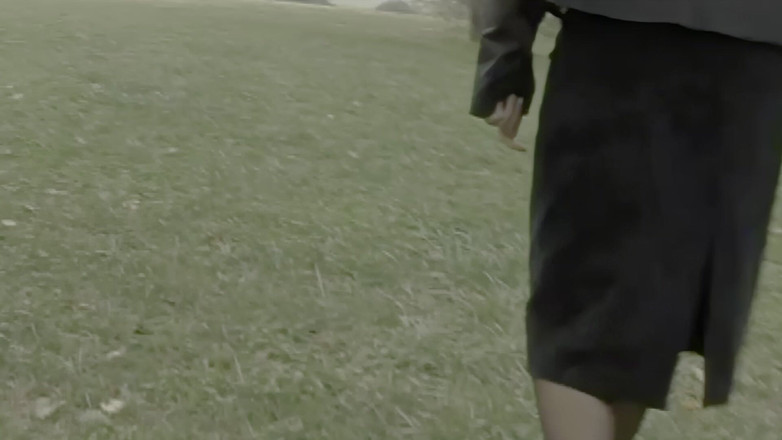 Inthe MILF room: Alessia Donati melemparkan di taman dengan kencing terakhir