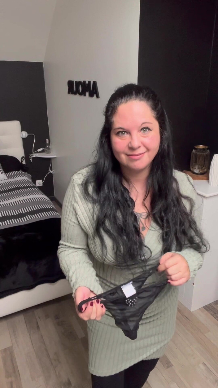 Maitresse Clara: JOI和CEI，那个邋遢的家伙，挖我的丁字裤