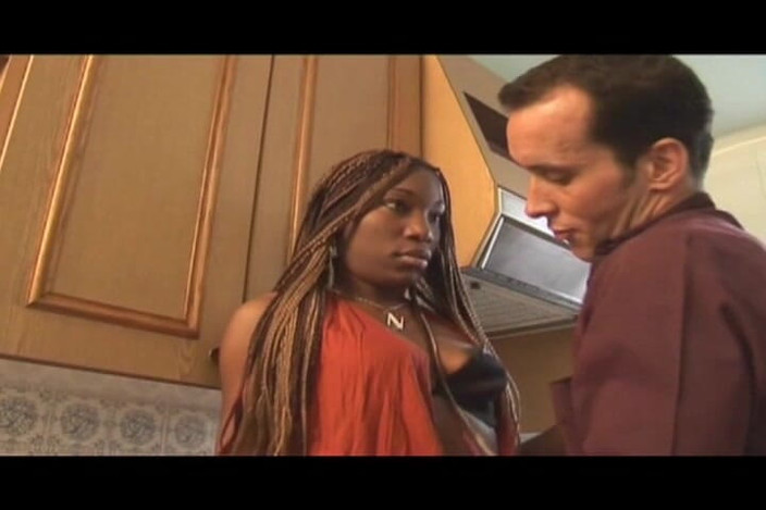 Monde Francais: Búp bê Pháp da đen dâm đãng bị đụ bởi anh chàng da...