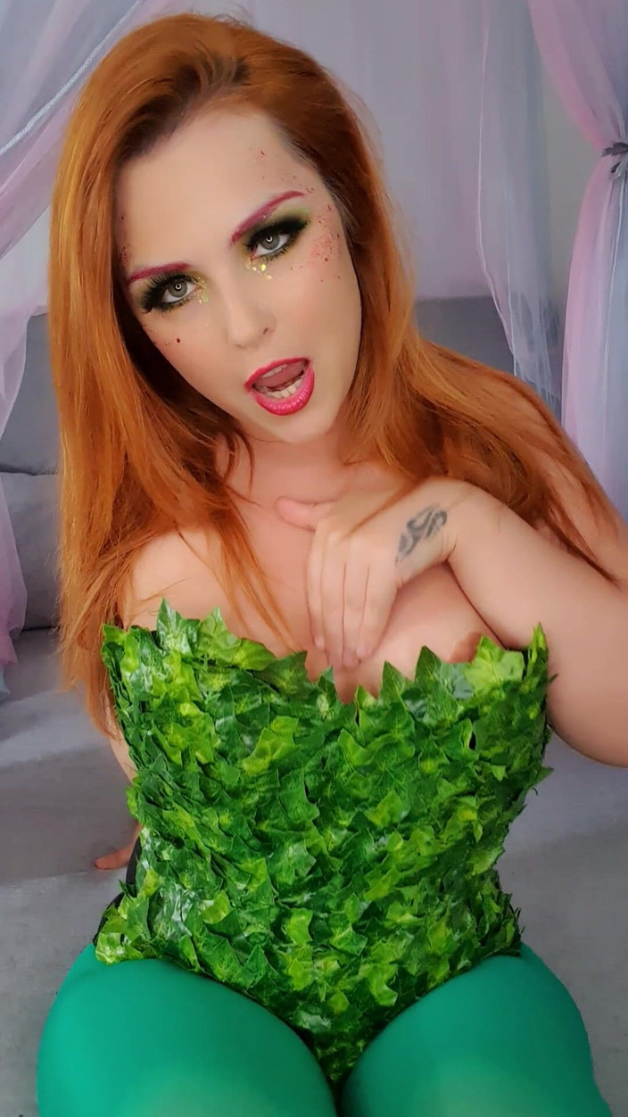 Mandy Foxxx: Tachinare sexy Poison Ivy cosplay