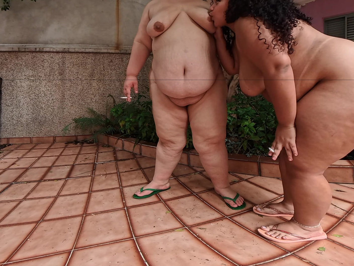 Pamela Panda VR: VR ragazza che fuma yvi valentinny e pamela panda