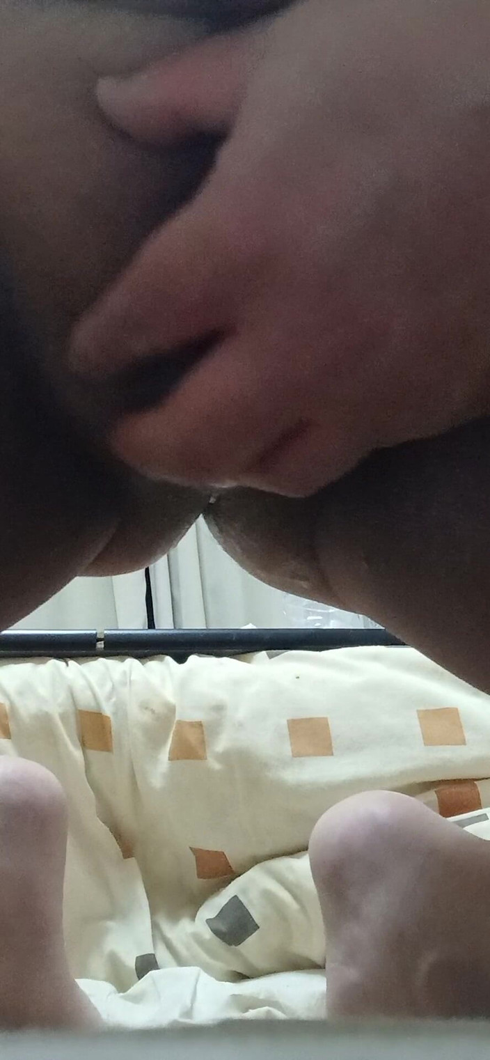 kei chan: 在按摩肛门时射精