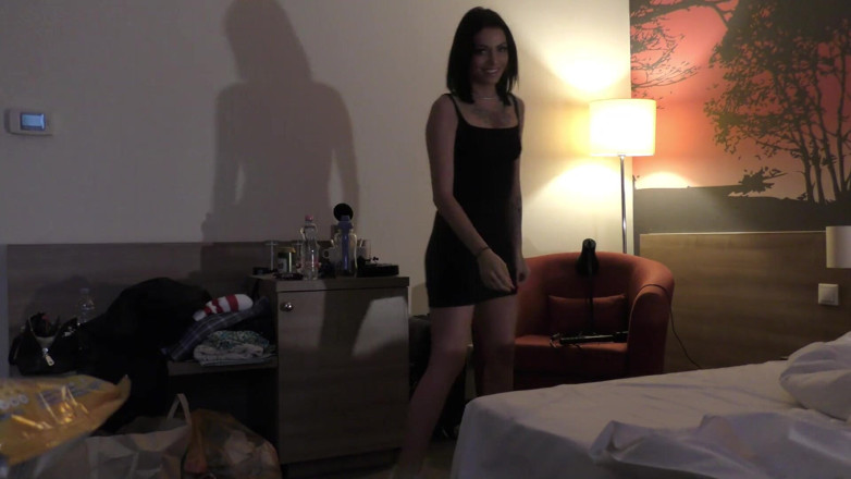 Ignoring Handjobs: Hot Brunette Babe Clara Meeting and Short Interview Casting Style