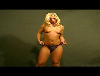 Flash Model Amateurs: Gagica blondă grasă se dezbracă