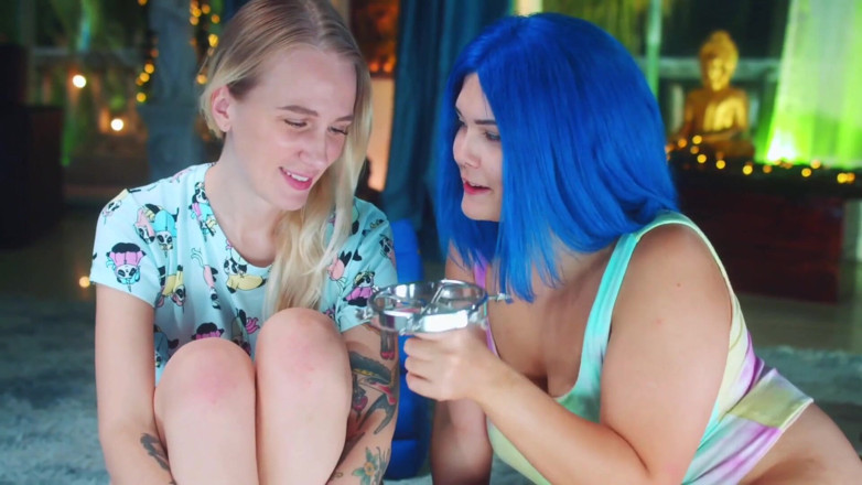 Mashayang: First Time Stretching My Ass with Speculum