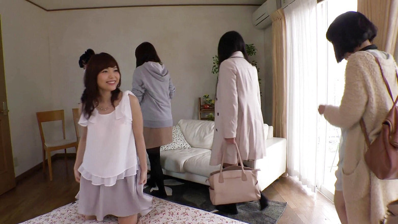 Caribbeancom: Japansk sötnos slog framför sina flickvänner