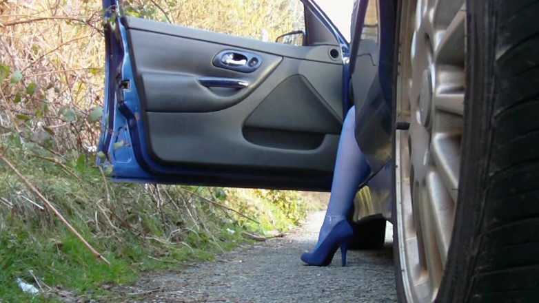 Movies by Louise: Dogging in blue suspenderhose