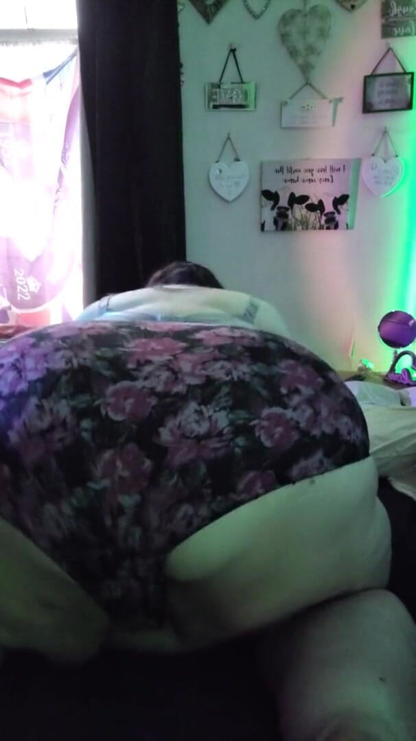 SSBBWLadyBrads: Let's shake this ass