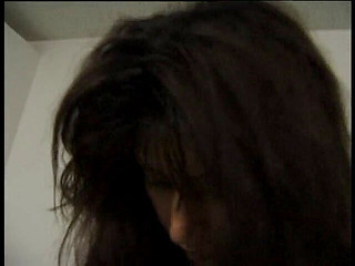 Lucky Cooch: Muhteşem esmer bebek seksi vücudunu gösteriyor