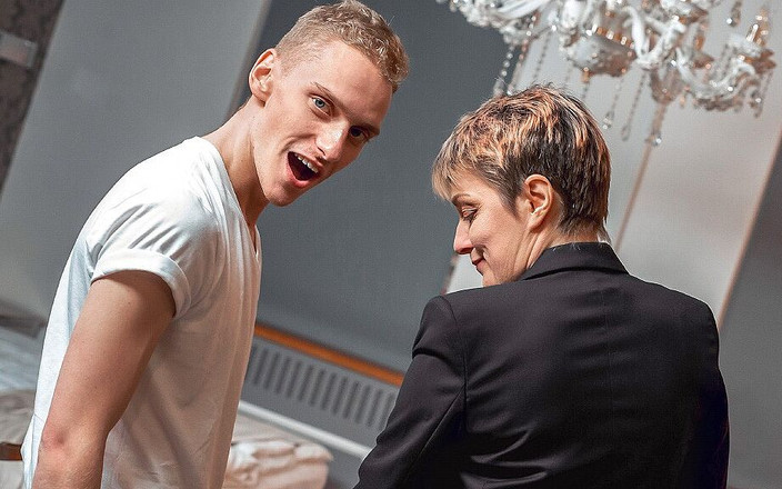 VIP 4K: Tutor4k - Am vorbit cu profesoarea mea să facă sex chiar în...