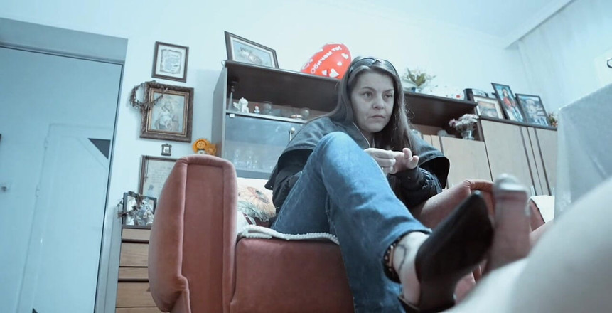 Mistressyammyboots: Trabajando con el pie mientras fuma