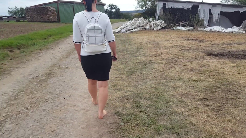 Yvette xtreme: Dirty barefoot walk with Yvette Costeau