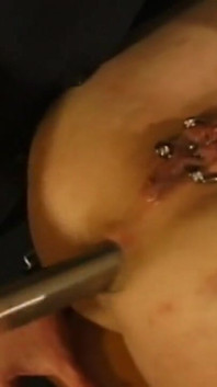 Piercing de coño, penetración anal humillada