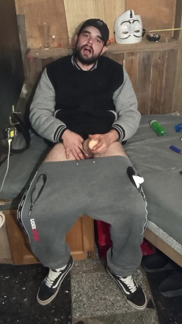 jerkofflover: Sborrata Nel Posto Dove Vado a Masturbarmi E in Più...