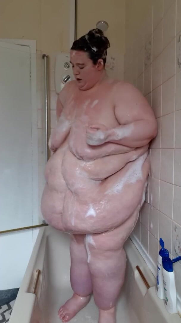 SSBBWLadyBrads: You know you love a shower goddess