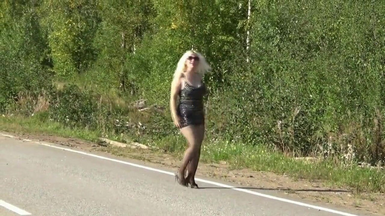 Nylon-Heels: Pretty woman in a short dress