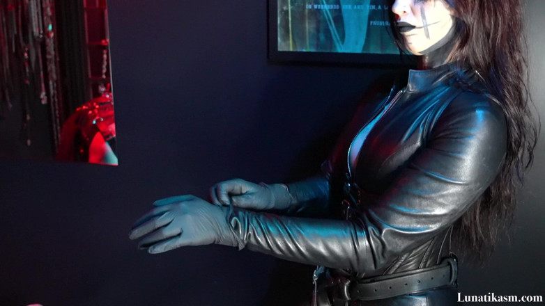 Mistress Lunatika: Sunete de piele și _mistress anal Lunatika