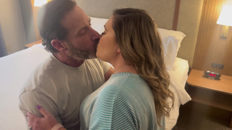 Brock Swole: Brock e aly sky hotel sveltina