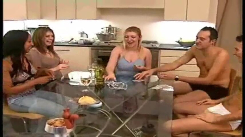 Pure CFNM: Lừa dối khi chơi poker thoát y