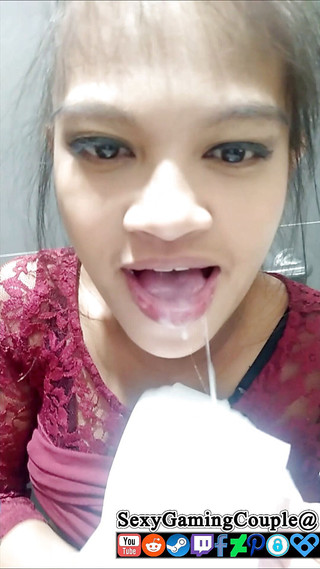 SexyGamingCouple: Esposa asiática embarazada caliente me chupa en el baño - cumm...