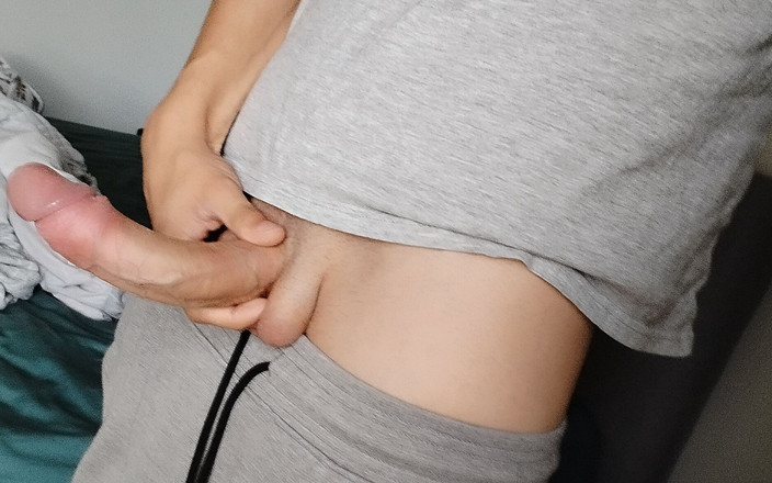 Lukexo: Berseronok mengusap zakar saya