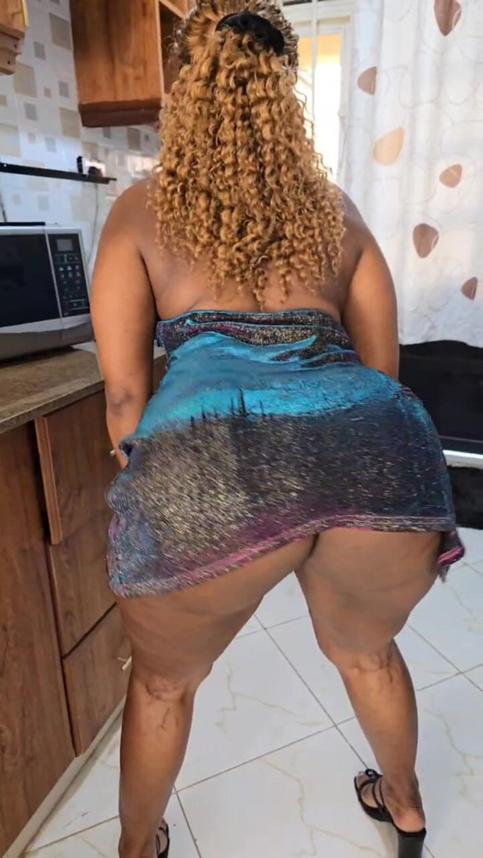 Solo big ass: Necken in meinem mitternachtblauen kurzen kleid
