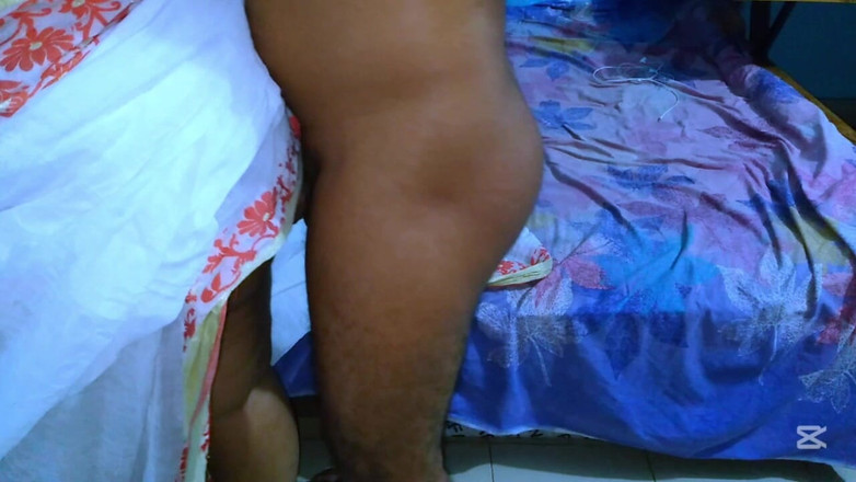 Aria Mia: Desi calda india tradisce il marito e scopa con il...