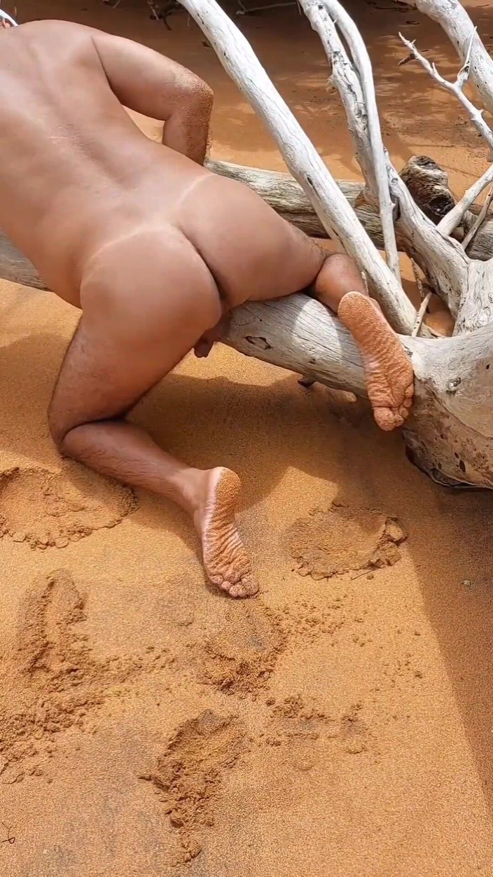 Ladysilvas: Ladysilva pokazując opalony tyłek z bardzo seksowną opaloną linią na...