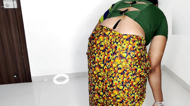 Sexy Komal: Ya que mi escoba es como una escoba, no estamos...