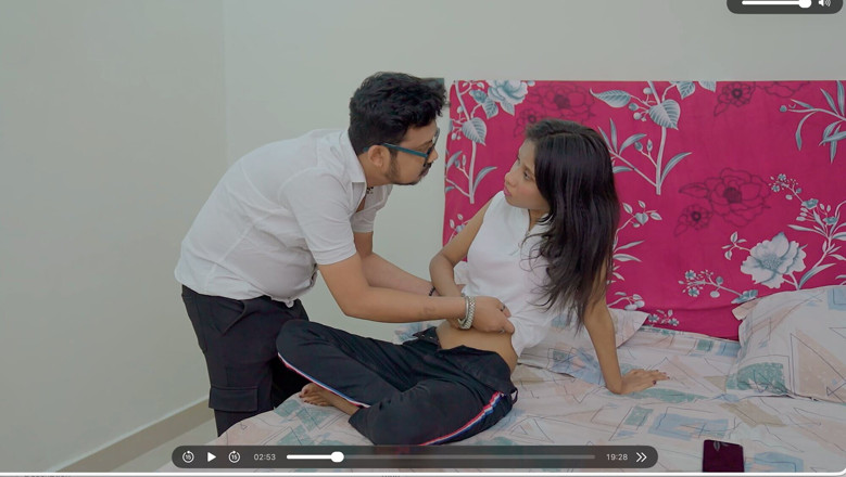 BoldkaAdda: 18+ Indian Girl Ko Family Doctor Ne Ghar Par Akela...