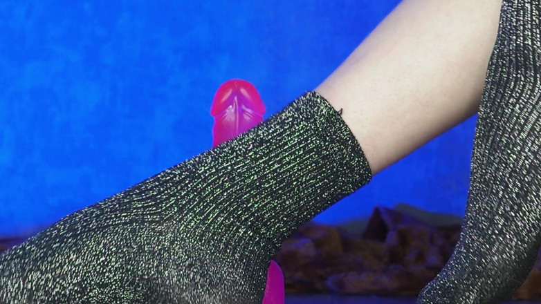 Yanik Spirit: Masturbate your dick with my feet in socks