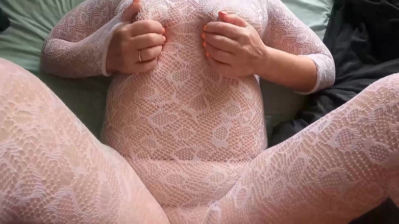 KandS1234: Ngentot kedua lubangku pakai strap-on