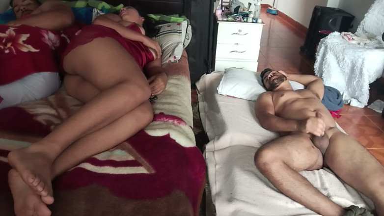 Deseodalexa: Ama kocam üvey erkek kardeşimle seks yapmak için düştüğünde, bizi görüyor