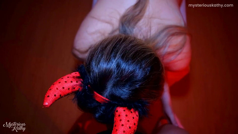 Mysterious Kathy: 在万圣节之夜操我的恶魔继妹