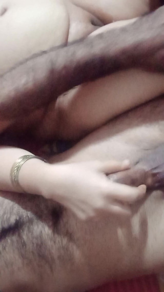 Yasmeen: Bhabhi's pussy masturbation