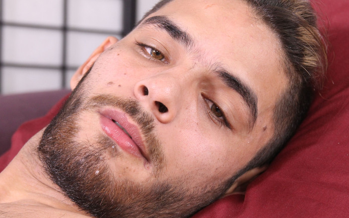 Latino boys porn: Sexy Argentinec si hraje zadek a honí si