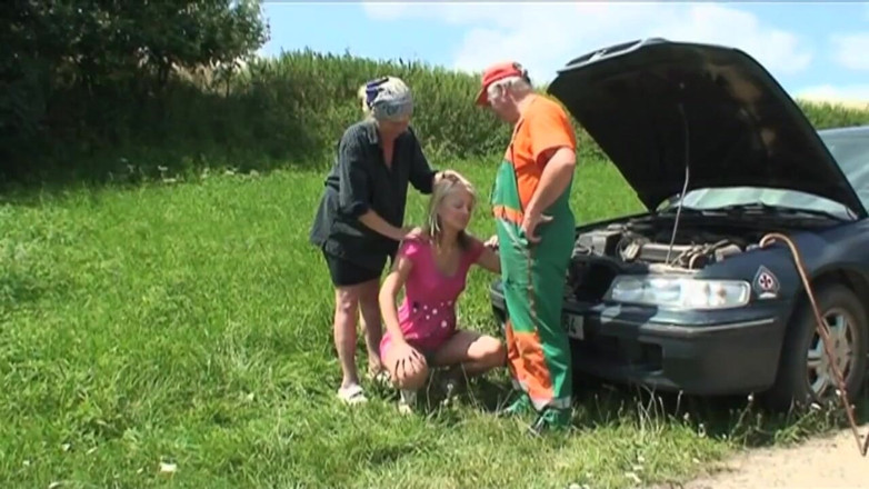 My porn family: Junge anhalterin mit ihrer stiefmutter dankbar für ein altes schwein,...