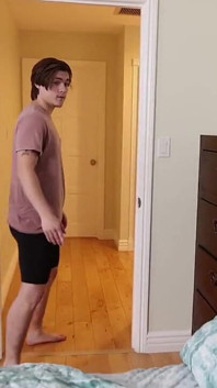 Tyler pega sua meia-irmã com seu meio-irmão e é convidado a transar com ela ao lado dele