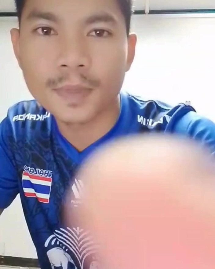 ninesuriya: Clip dal vivo di giocare con un cazzo, acqua schizza...