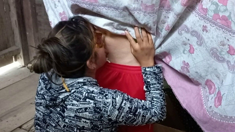 Martin13: Sarita lagi sange berat di studio porno dan nyepong kontol...