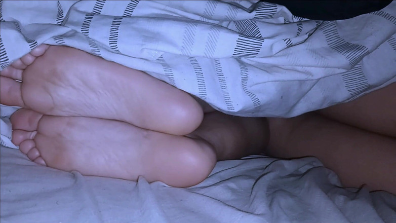 Bananacaseros: Ça m’enregistre en train de reposer mes pieds et mes...