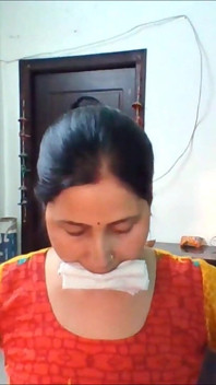 Réel, femme vlogger indienne : bâillonnée pour la première fois !