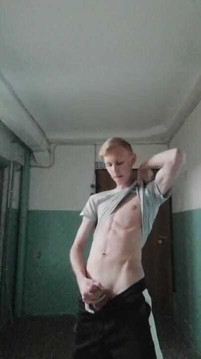 Dick Boys Studio: Besloot zich af te trekken bij de ingang